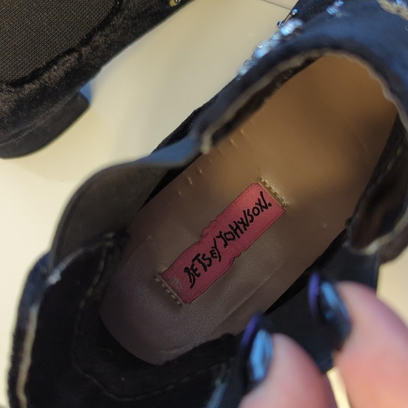 Betsy Johnson velvet booties - Picture 3 of 10